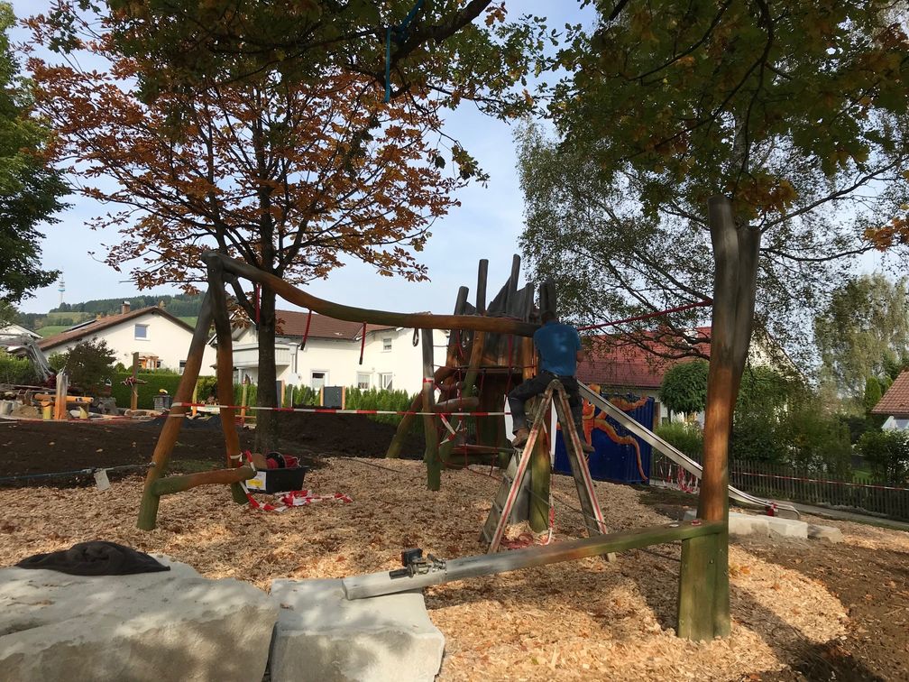  Spielplatz „Gipfelstürmer“ an der Bergstraße in Ermengerst