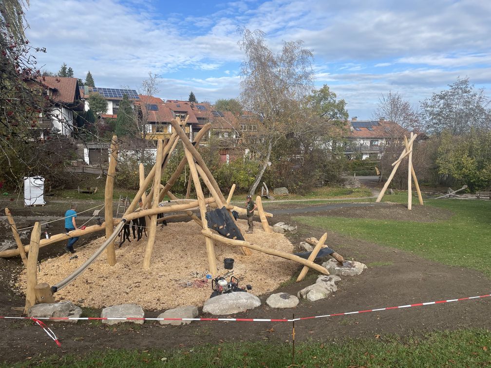 Neue Seilbahn und Biberburg am Spielplatz Bibertal fertiggestellt