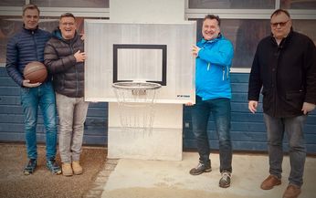 Spende von zwei Basketball Korbanlagen für die Kinder und Jugendlichen der Gemeinde Wiggensbach