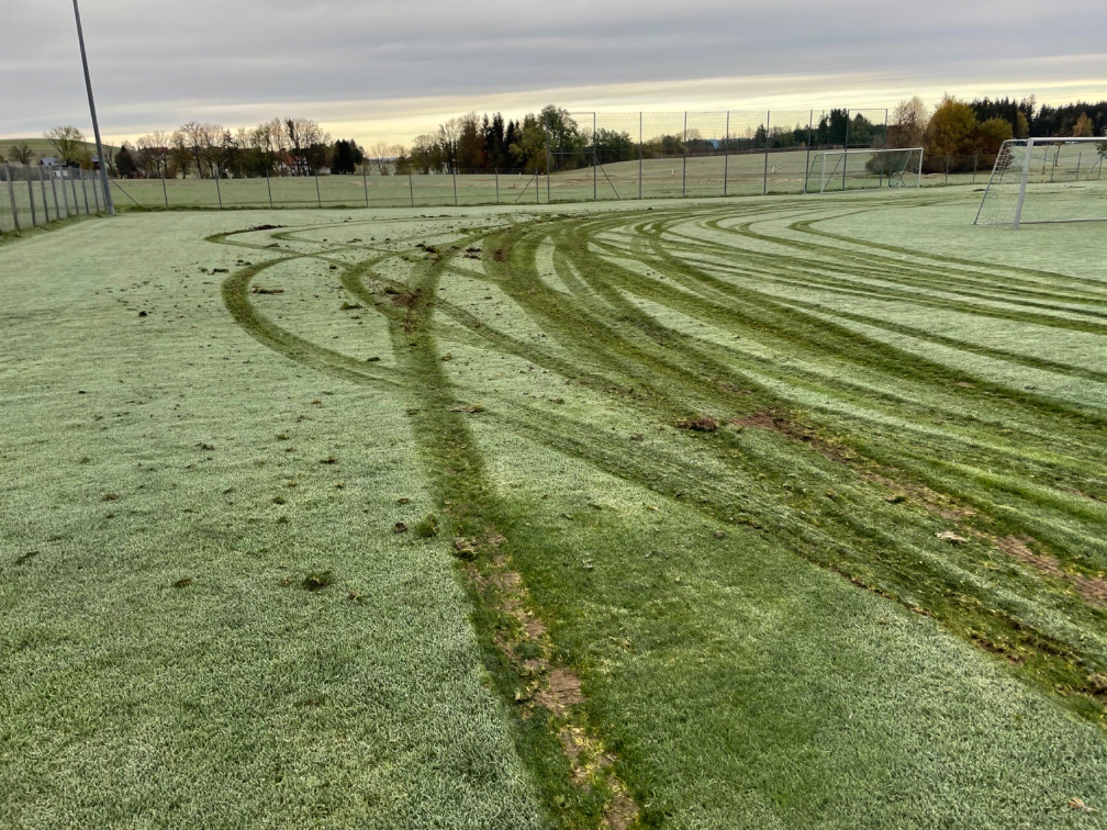 Sachbeschädigung am Sportplatz in Ermengerst