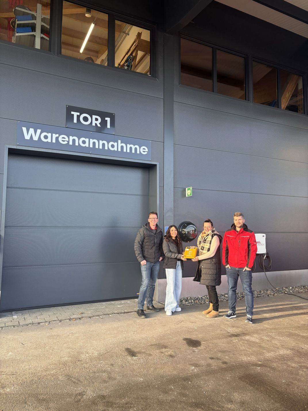 Öffentlich zugänglicher Defibrillator bei Heel-Energie GmbH im Gewerbegebiet